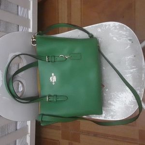 I m selling green coach bag